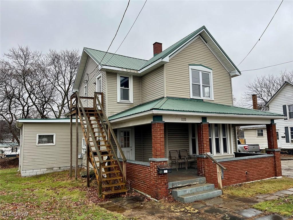 view of front of home with covered porch