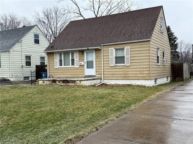 view of front of property with a front yard