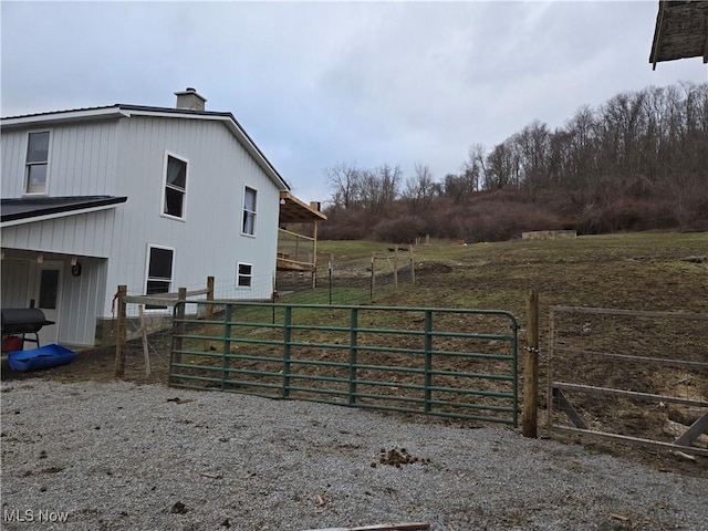 view of side of property featuring an outdoor structure