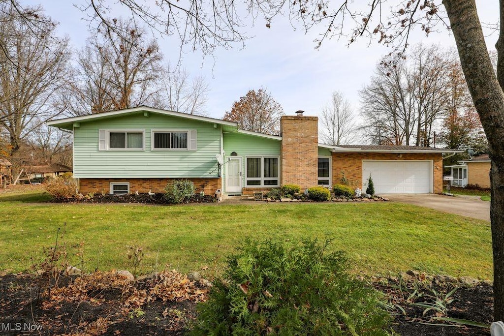 view of front of home featuring a garage and a front lawn