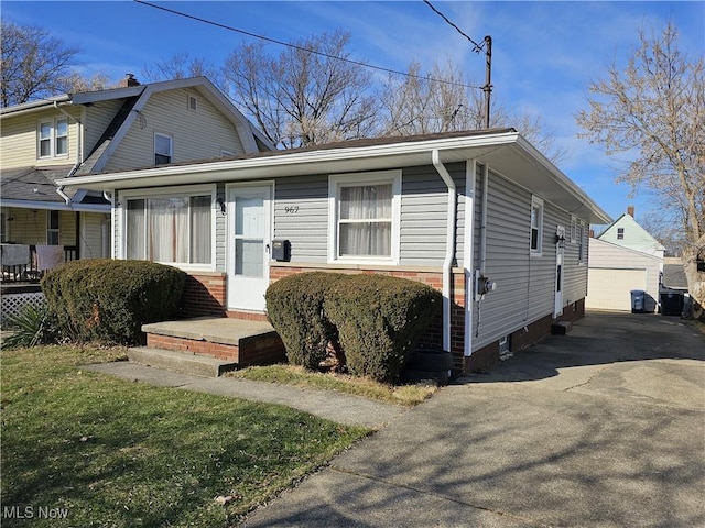 view of front of property with a garage and an outdoor structure