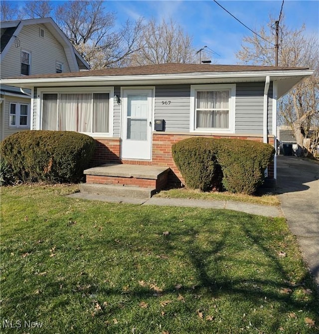 view of front of home with a front yard