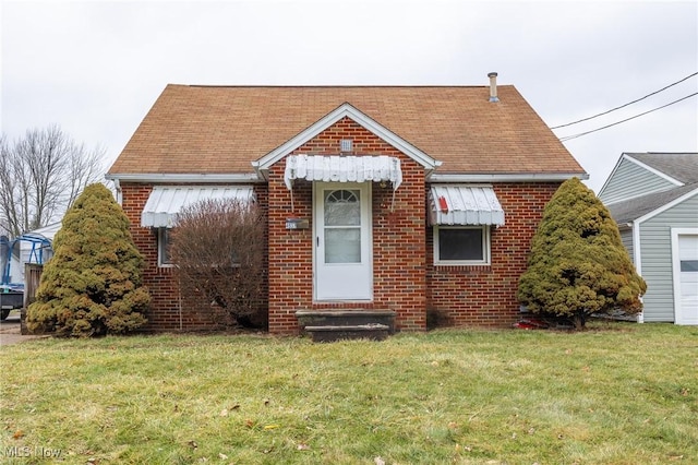 view of front of property with a front yard