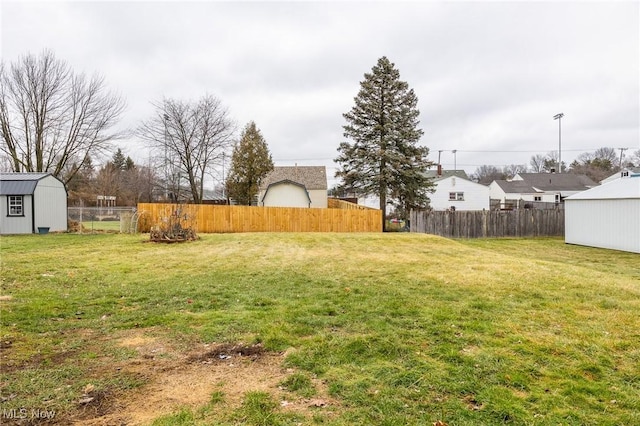 view of yard featuring a storage shed