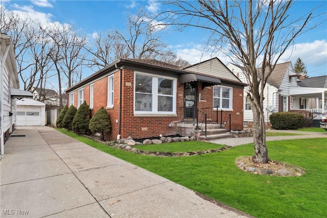 view of front of property featuring an outbuilding, a garage, and a front lawn