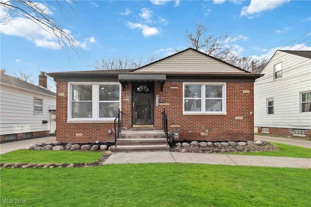 view of front of home featuring a front yard