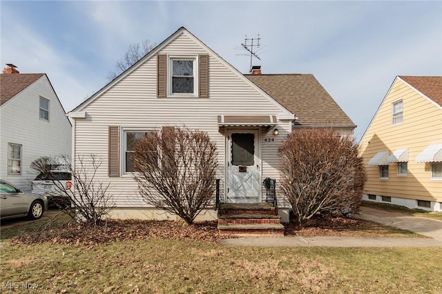 view of front of house featuring a front yard