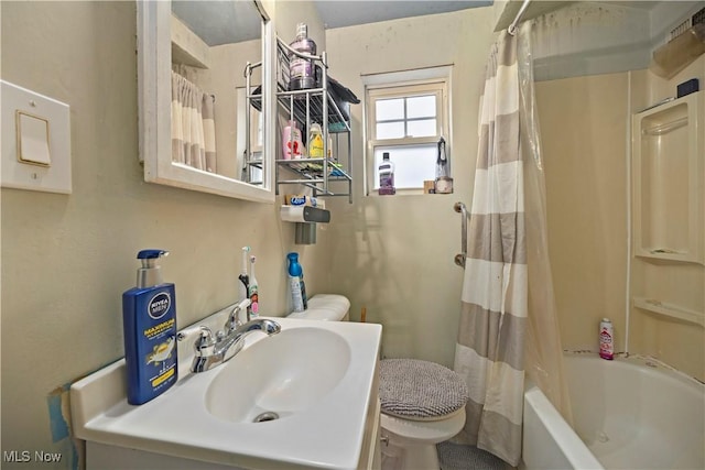 full bathroom featuring toilet, sink, and shower / bath combo with shower curtain