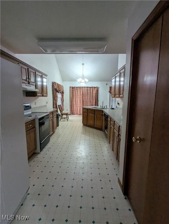 kitchen with lofted ceiling, extractor fan, electric range oven, kitchen peninsula, and pendant lighting