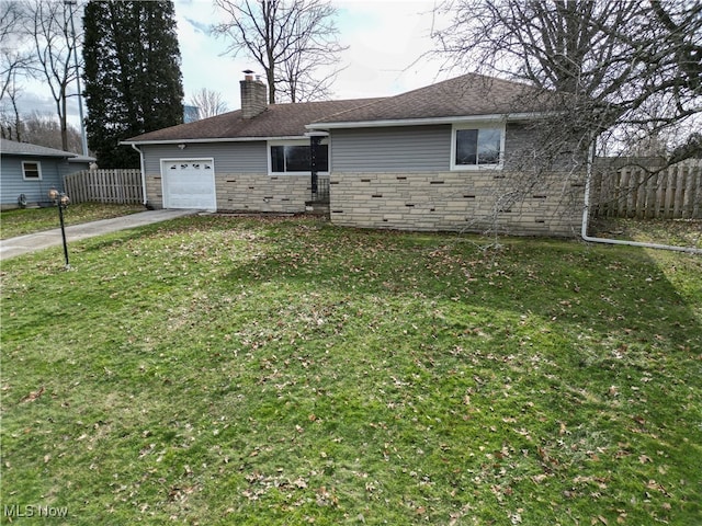 view of front of home featuring a garage and a front yard