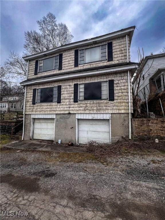 view of front of property featuring a garage