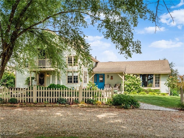 view of front of property featuring a balcony