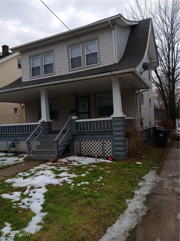 view of front facade with covered porch