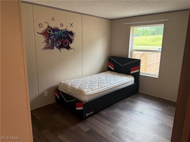 14000 Lincoln St SE, Minerva, OH 44657 - bedroom with wood finished floors and a textured ceiling