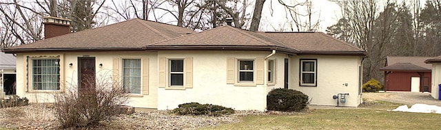 view of front facade with a front lawn