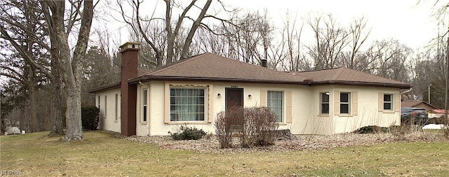 view of front facade with a front lawn