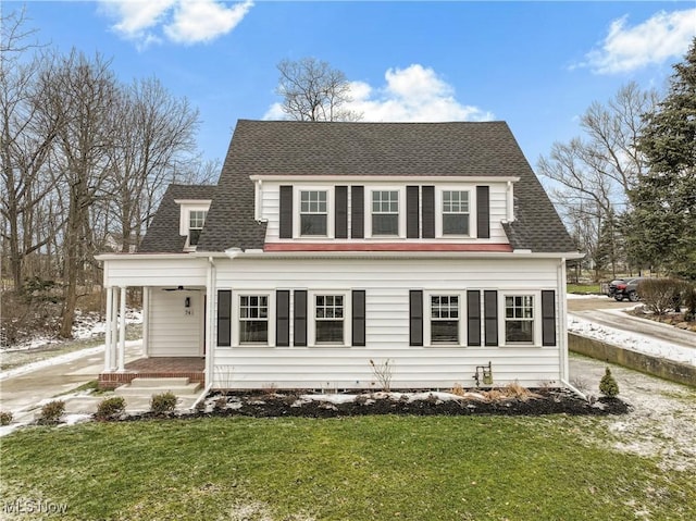 view of front facade with a front yard and covered porch