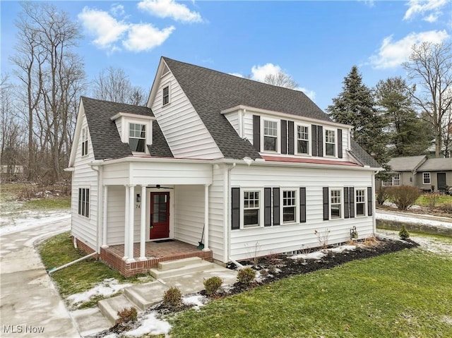 view of front of house with a front lawn