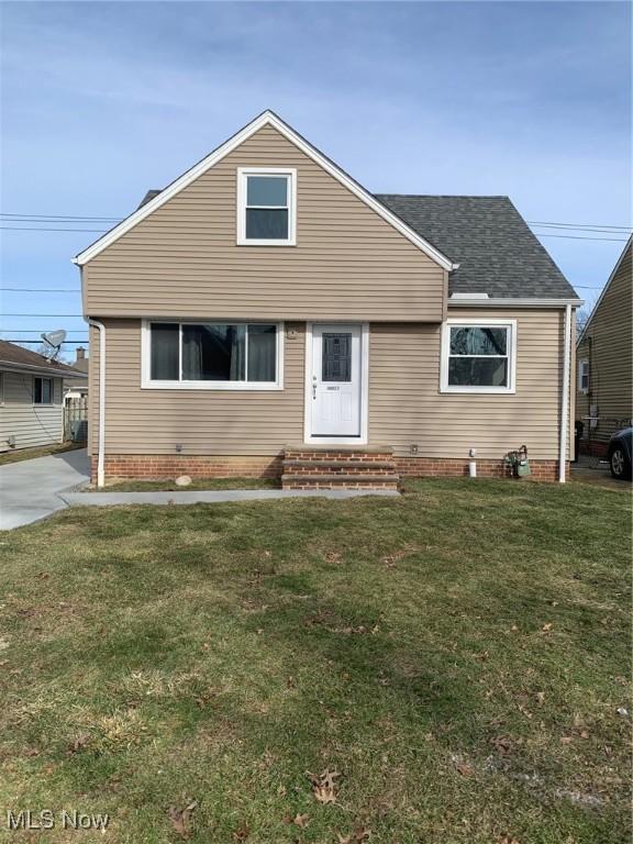 view of front of house with a front yard