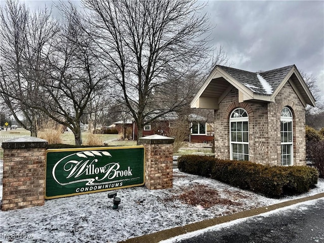 view of community / neighborhood sign