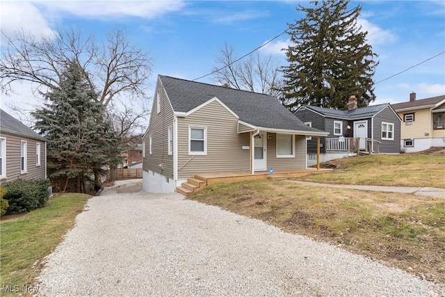 bungalow featuring a porch and a front lawn