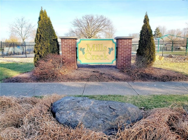 view of community / neighborhood sign