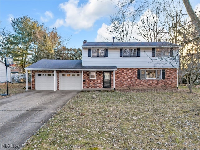 view of front property featuring a garage and a front lawn