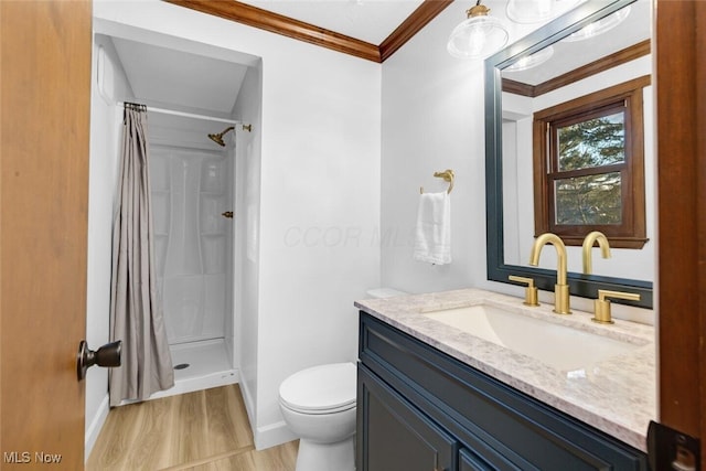 full bathroom with crown molding, baseboards, toilet, and vanity