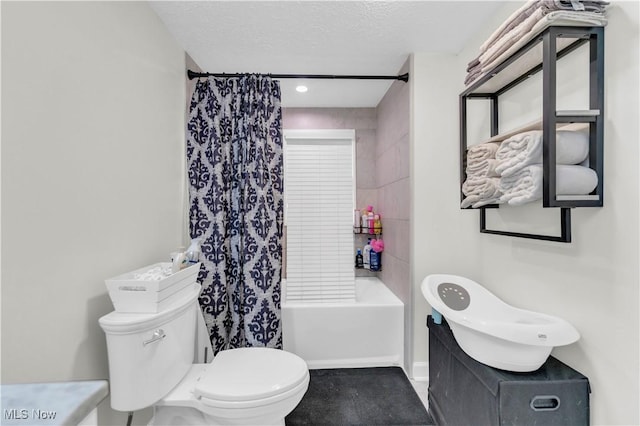 bathroom featuring shower / tub combo with curtain, a textured ceiling, and toilet