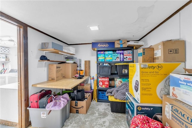 storage area featuring washer / clothes dryer