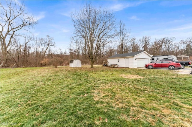 view of yard with a shed and a garage