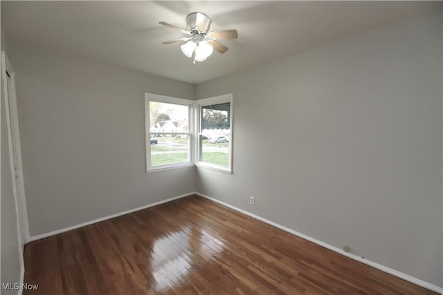 unfurnished room with dark wood-type flooring and ceiling fan