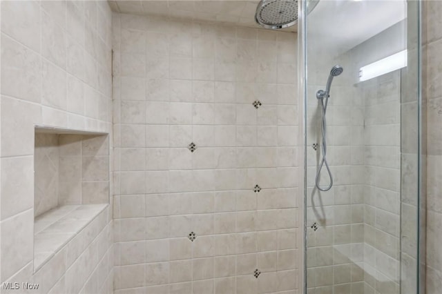 bathroom featuring tiled shower