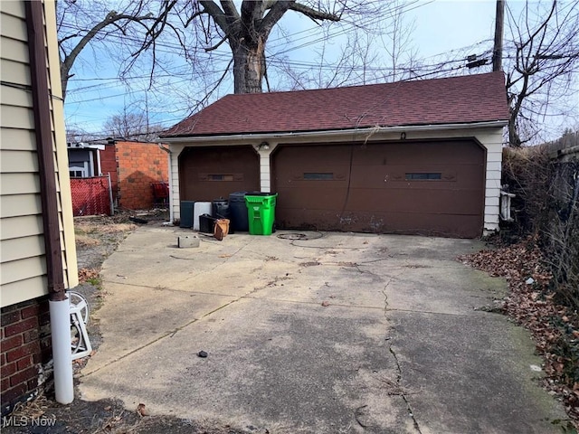 1245 E 137th St, East Cleveland, OH 44112 - detached garage with fence