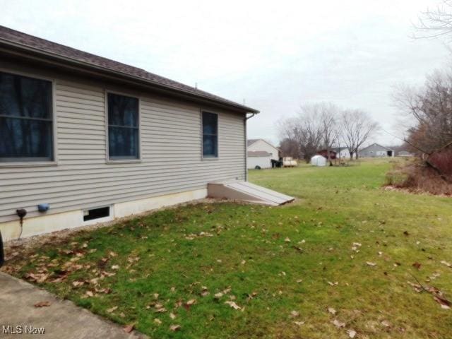 view of side of property featuring a yard