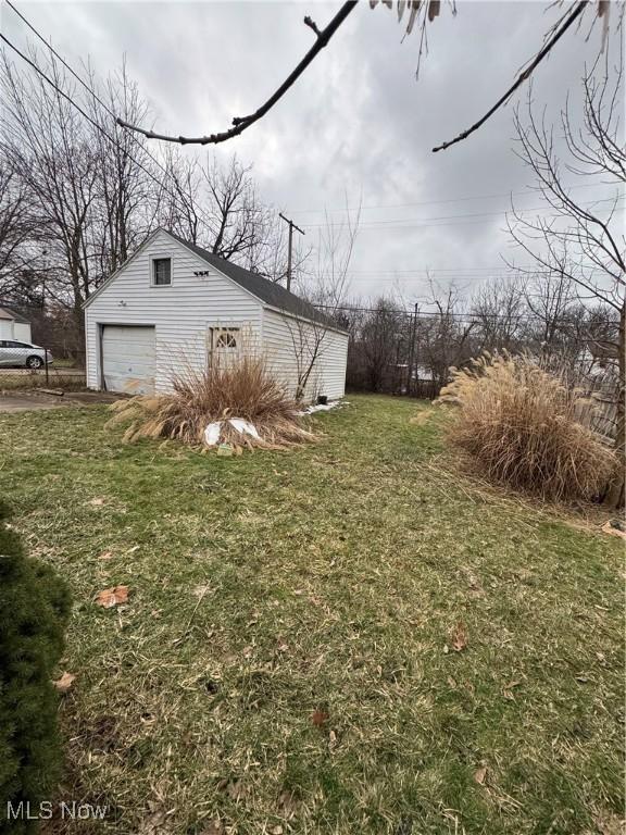 view of yard featuring an outbuilding and a garage