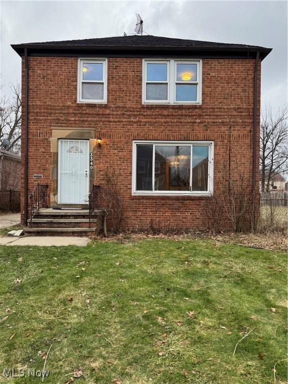 view of front of home featuring a front lawn