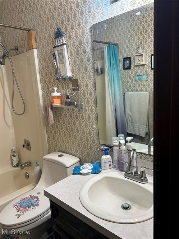 full bathroom featuring vanity, toilet, and shower / tub combo