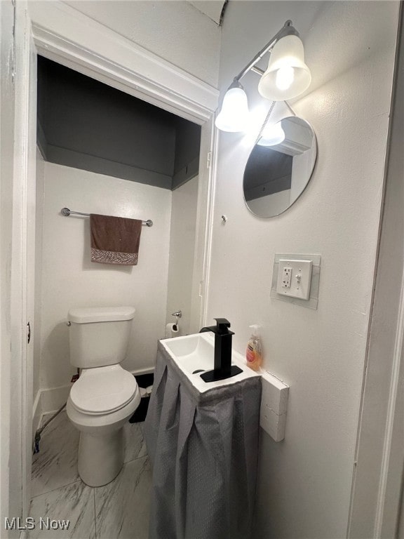 bathroom featuring sink and toilet