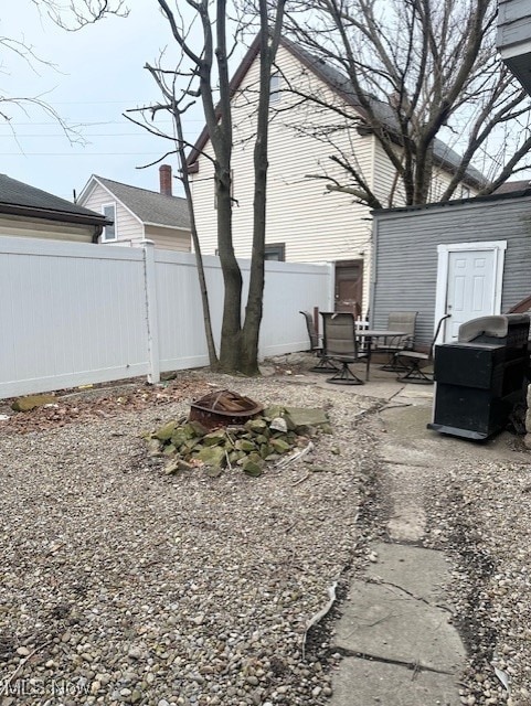 view of yard featuring a patio area