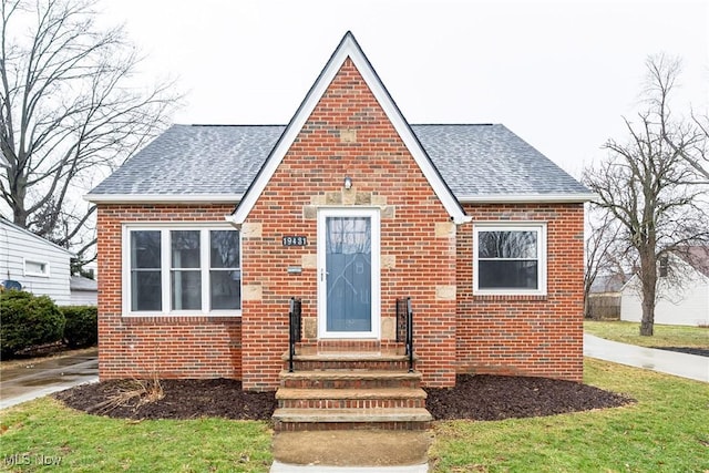 view of front of house with a front yard