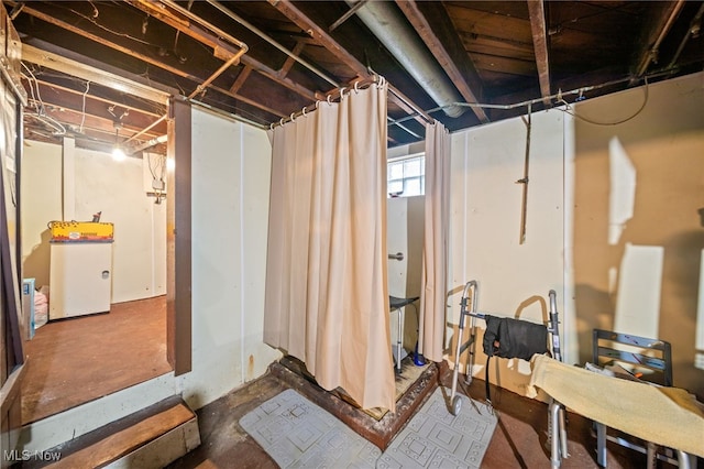 basement with washer / dryer