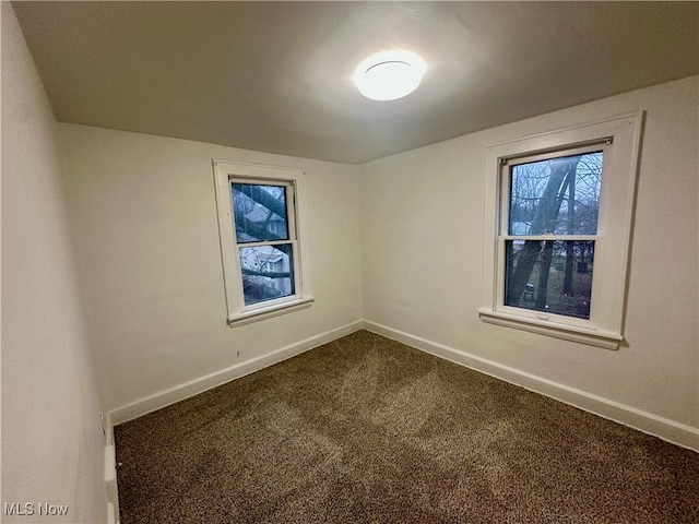 empty room featuring carpet floors and a wealth of natural light