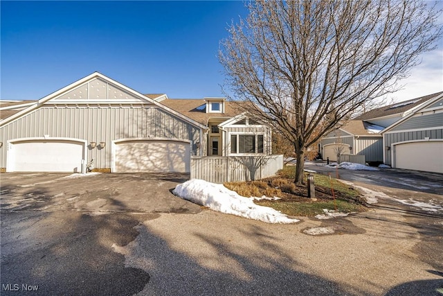 view of front of house featuring a garage