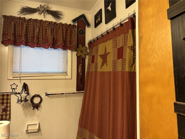 bathroom with curtained shower