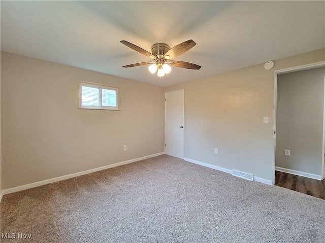 carpeted spare room featuring ceiling fan