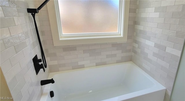 bathroom with tiled shower / bath combo