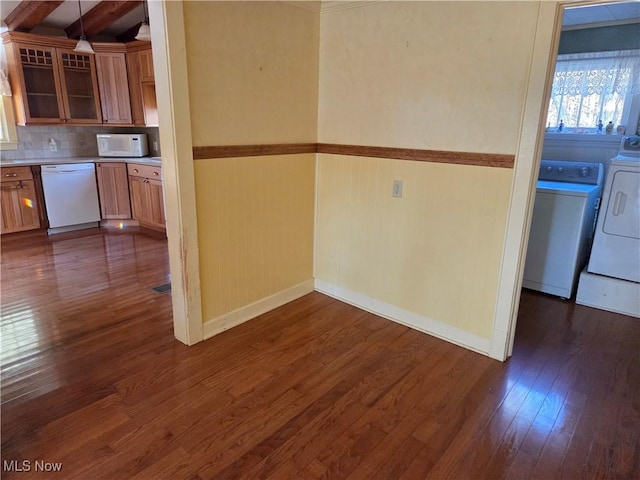 kitchen with dark hardwood / wood-style floors, decorative light fixtures, backsplash, washing machine and clothes dryer, and white appliances