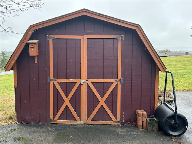 view of outbuilding featuring a lawn