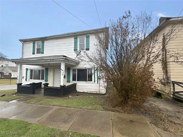 view of front of property featuring a porch